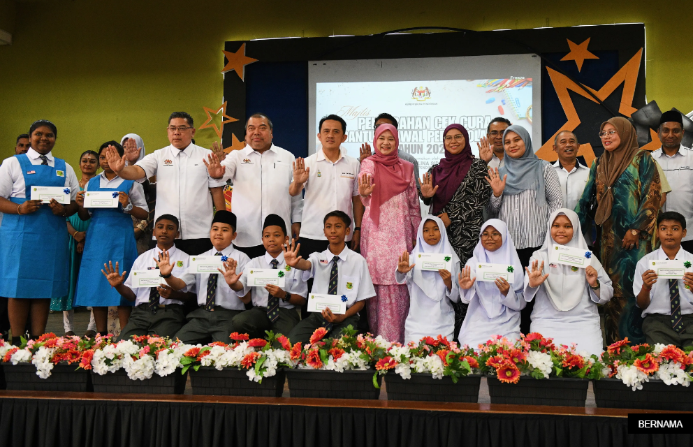 校方不得扣除开学援金  教长警告：“少10仙也不行”