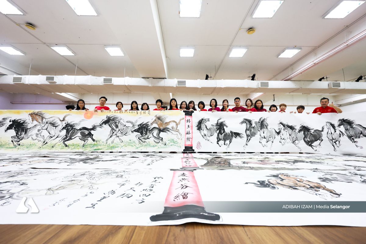 墨典中心再携艺友创作300尺马画长卷　延续生肖艺术生命力