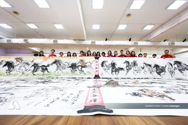 墨典中心再携艺友创作300尺马画长卷 延续生肖艺术生命力
