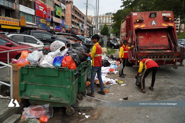KDEBWM tackles construction waste at Kepong neighbourhood