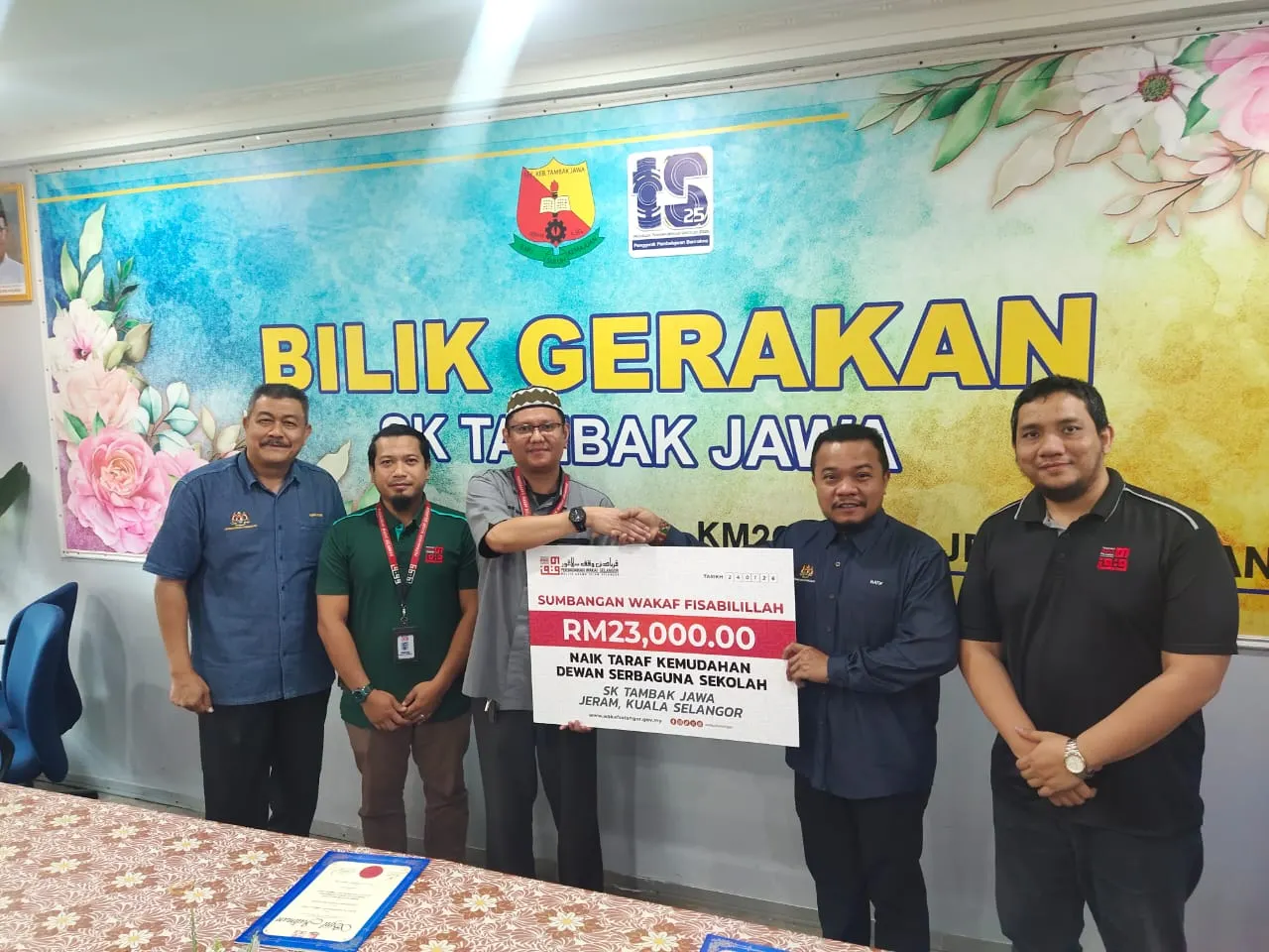 Wakaf Selangor salur RM23,000 wakaf fisabilillah naik taraf dewan SK Tambak Jawa