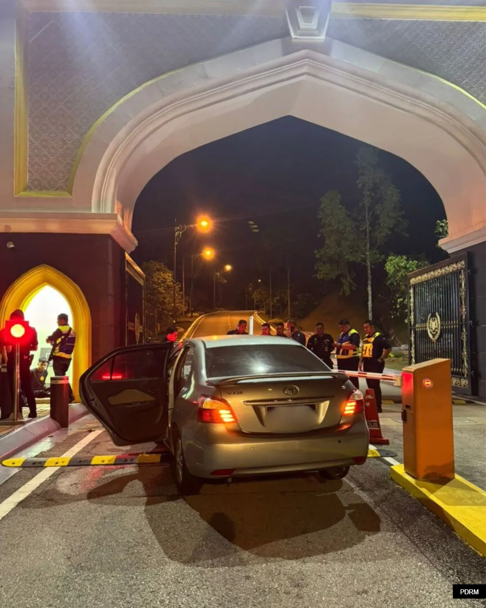 醉驾撞国家王宫入口闸门　21岁司机被捕今提控