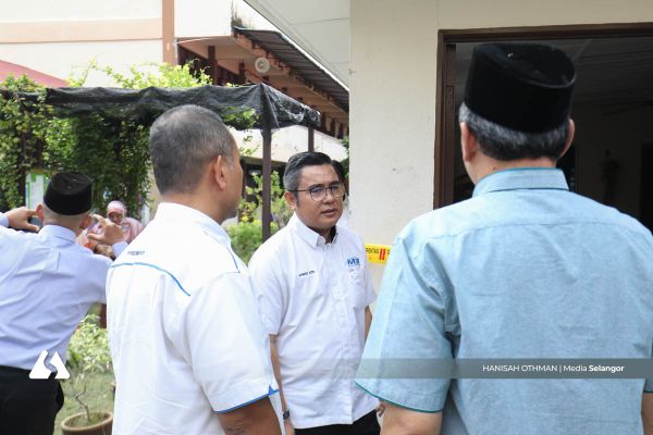 Yayasan MBI, Wakaf Selangor salur RM100,000 baik pulih kantin SRAI Bandar Baru Bangi