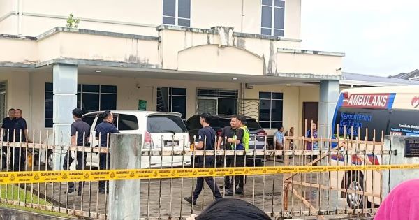 ஶ்ரீ அமானில் உள்ள இல்லத்தில் இறந்து கிடக்க கண்டெடுக்கப்பட்ட கணவன் - மனைவி; போலீஸ் விசாரணை