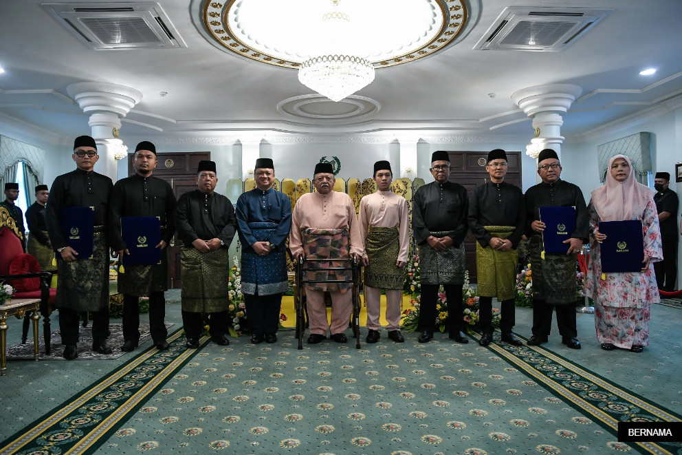 玻州土团党4议员   宣誓就任州行政议员