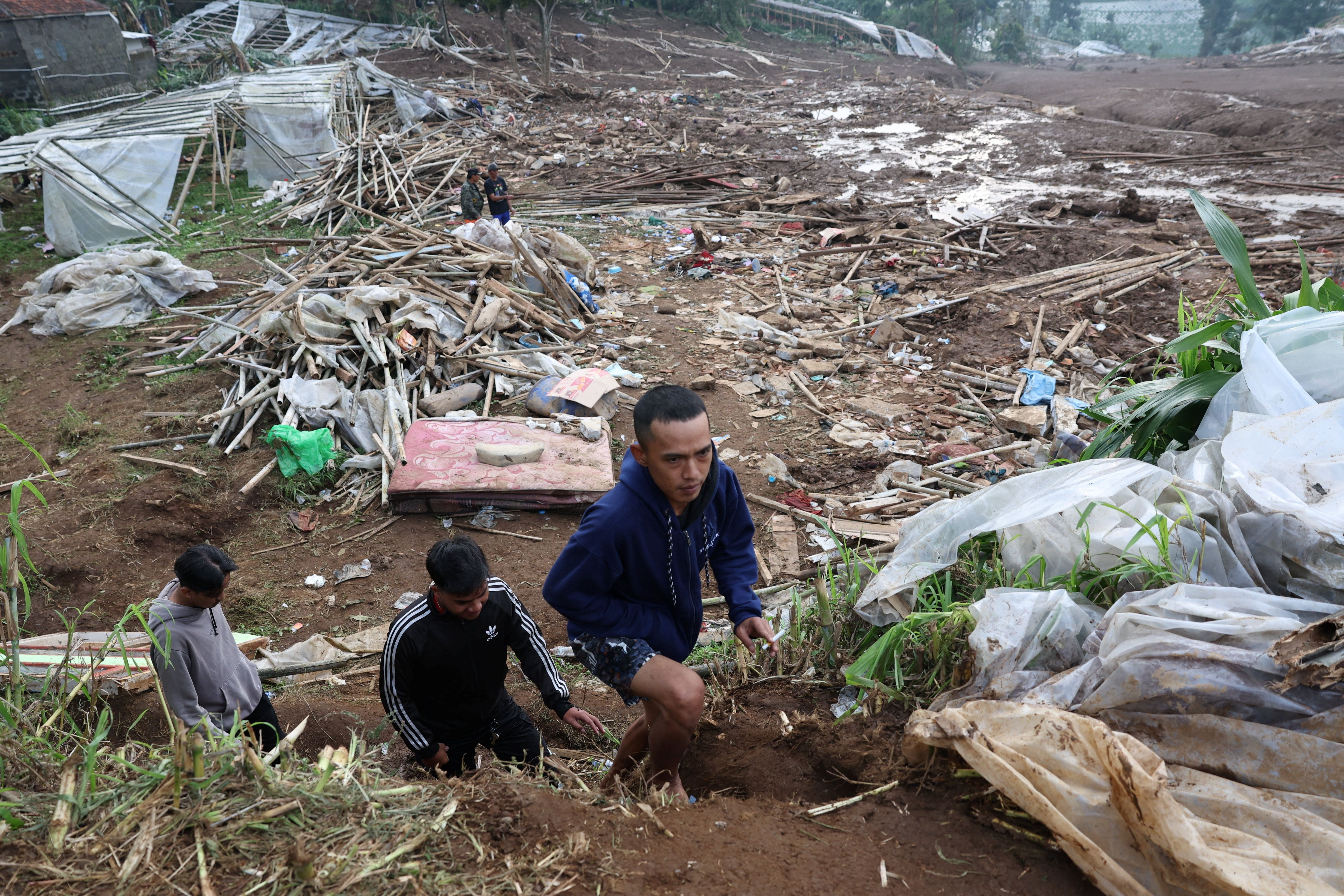 West Java landslide: Death toll rises to 17