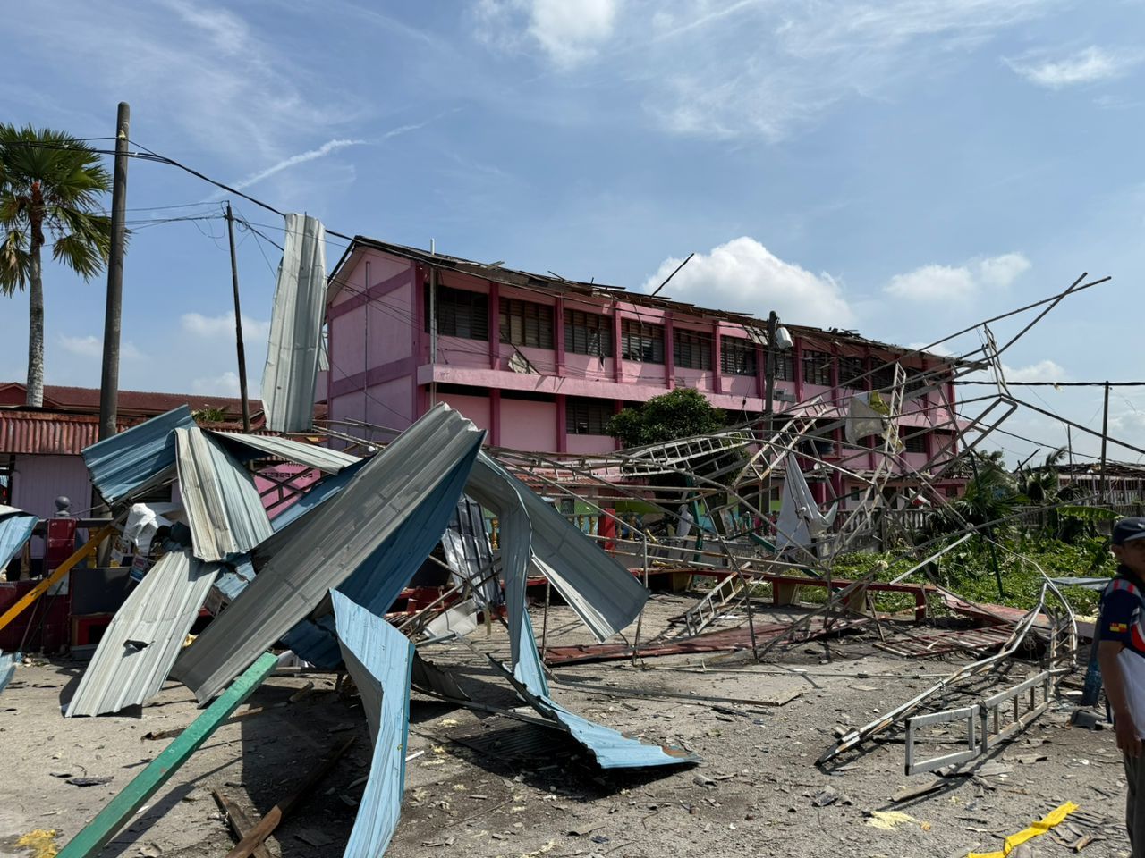Wakaf Selangor salur RM50,000 baik pulih SRA Kampung Medan