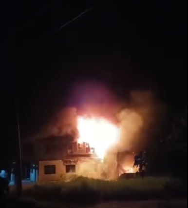 仓库失火烧毁20辆摩托车