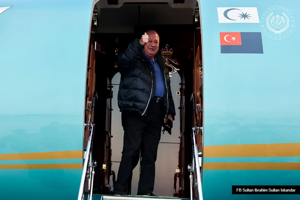 国家元首结束访俄行程返国