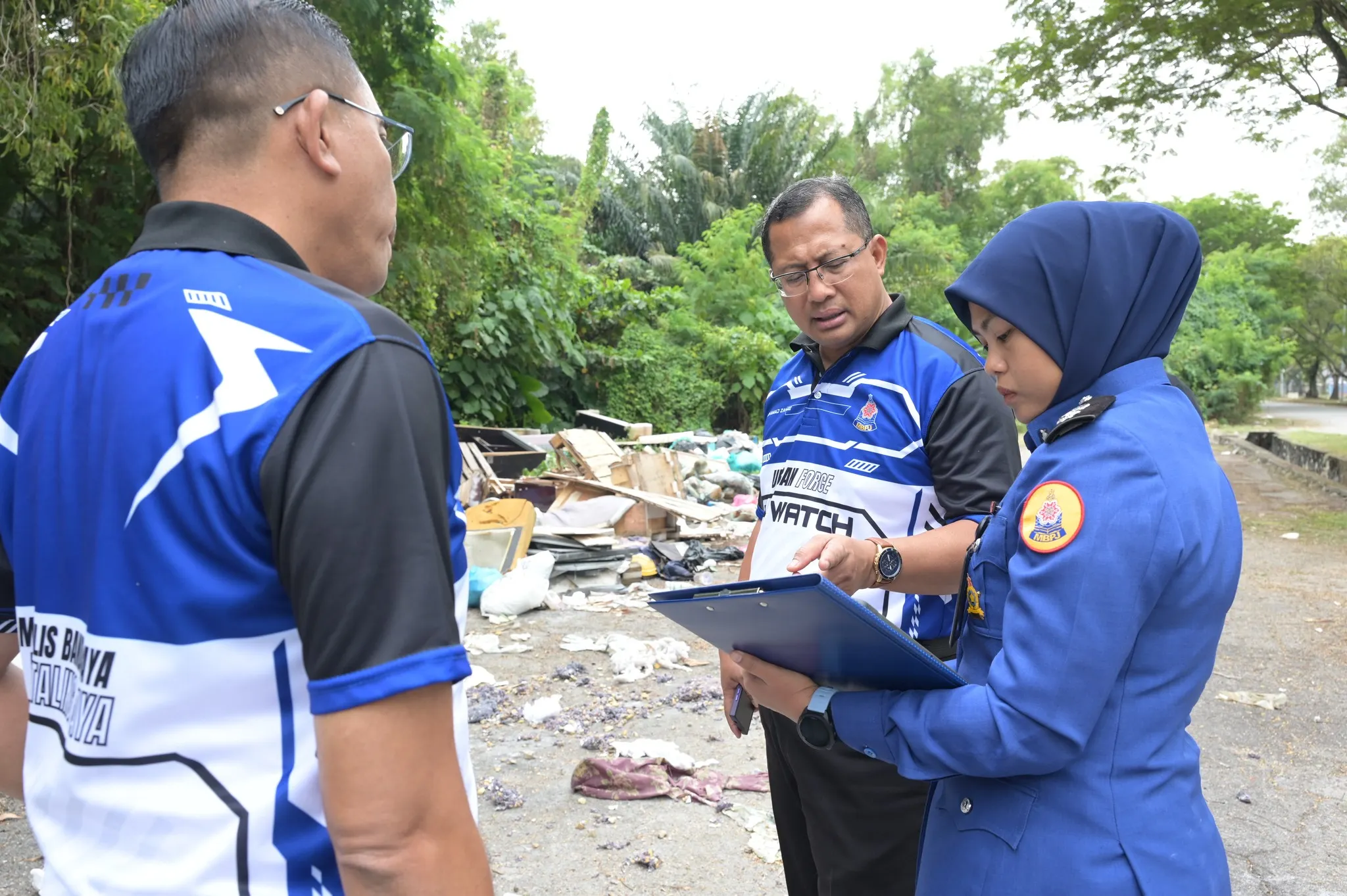 市长率员视察环境卫生 全力打击灵市非法垃圾课题