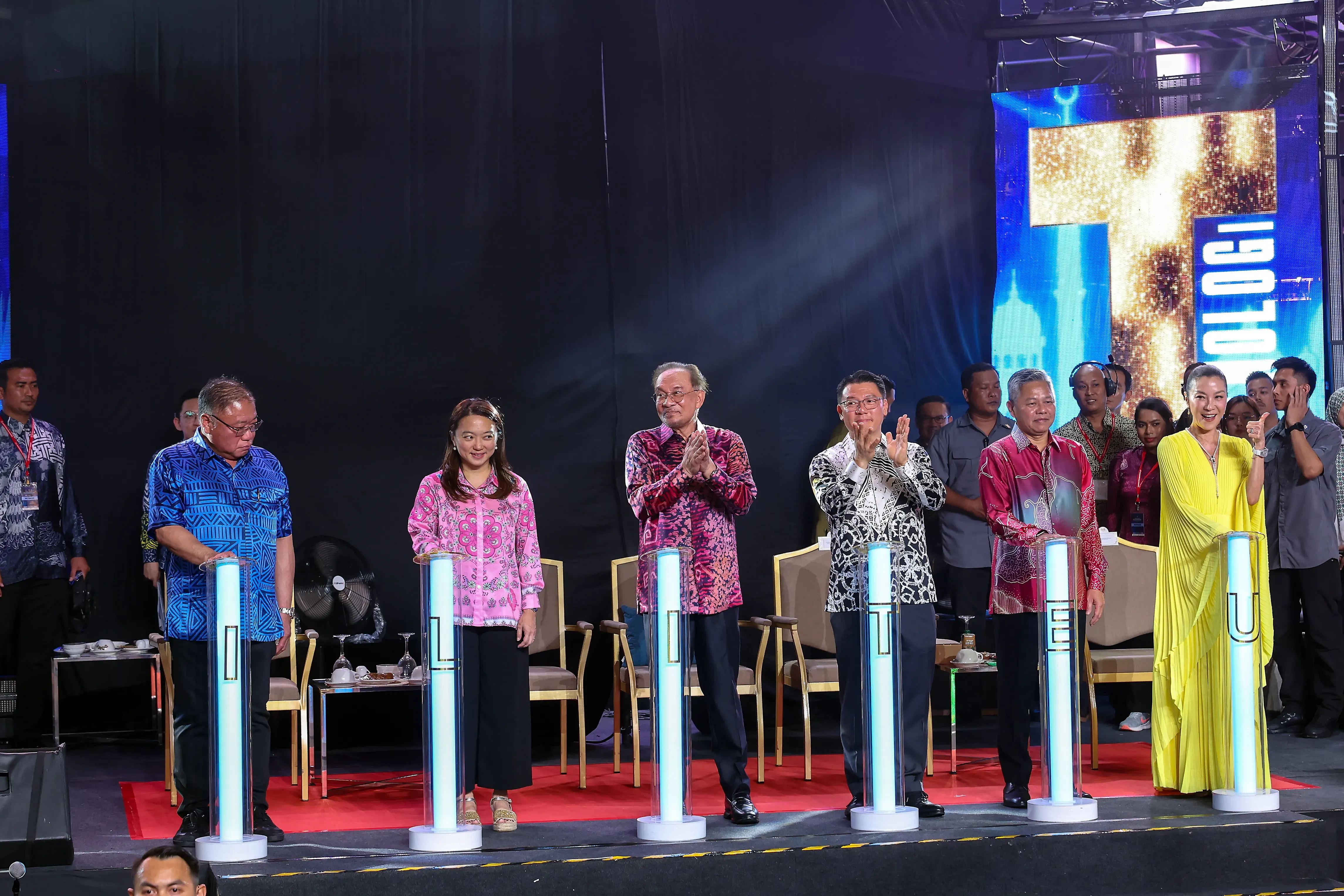 அன்வார்: இன இணக்கம் நாட்டின் சுற்றுலா வளர்ச்சியை உந்துகிறது