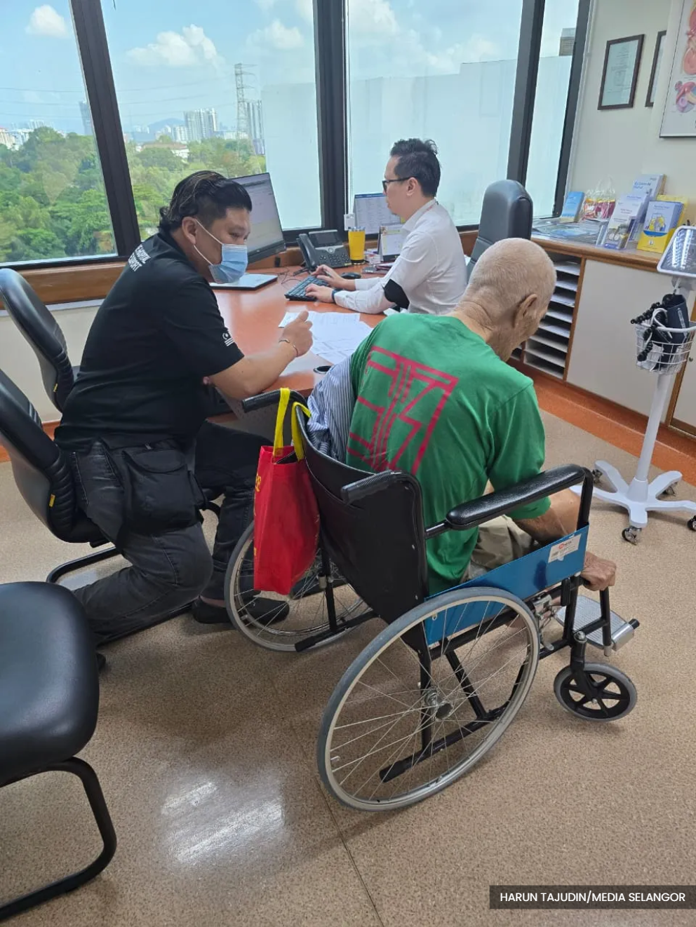 Safeguarding dignity in hospitals: Getting to know medical escorts