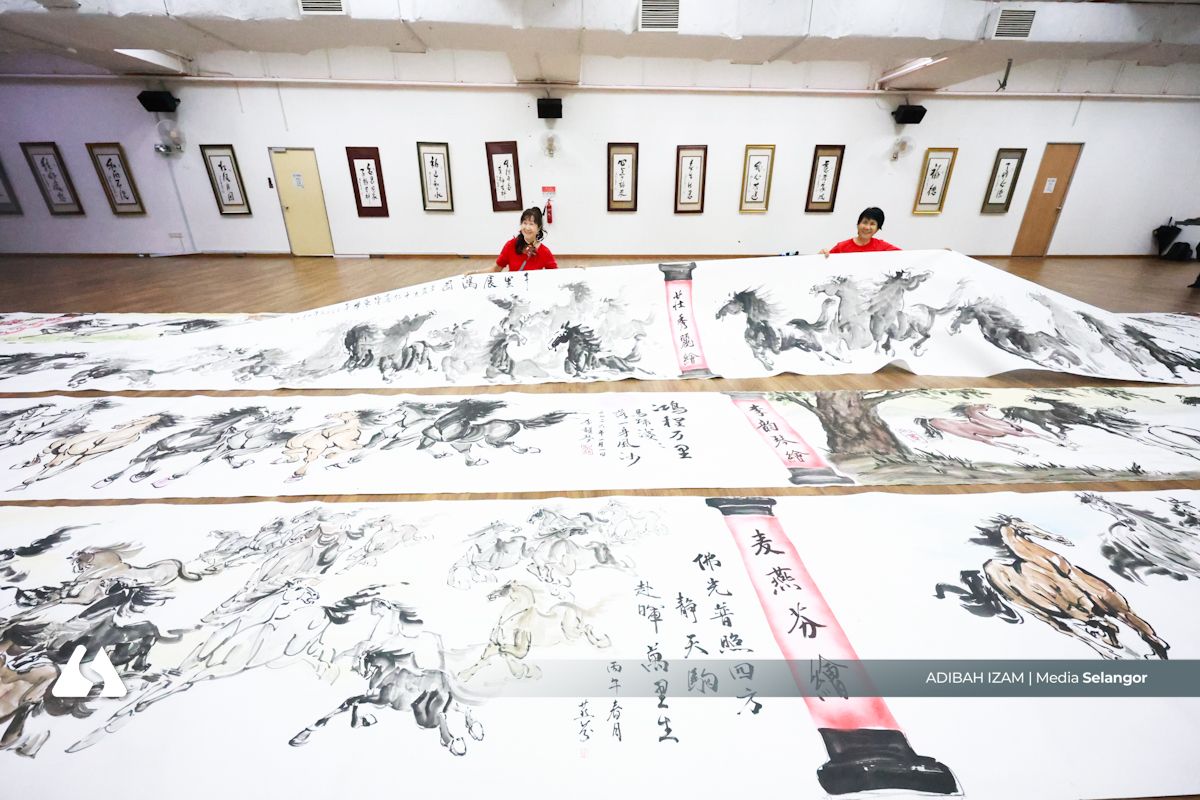 东禅寺携书画家绘成300尺马画长卷 寓意大马勇往直前迎丙午马年