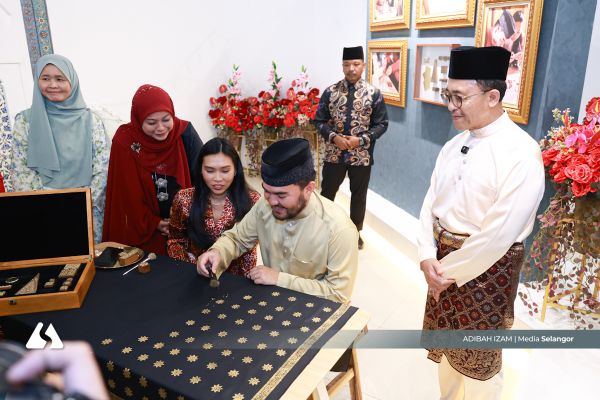 Tengku Amir, Datin Paduka Seri Afzaa grace Dirgahayu Cinta exhibition