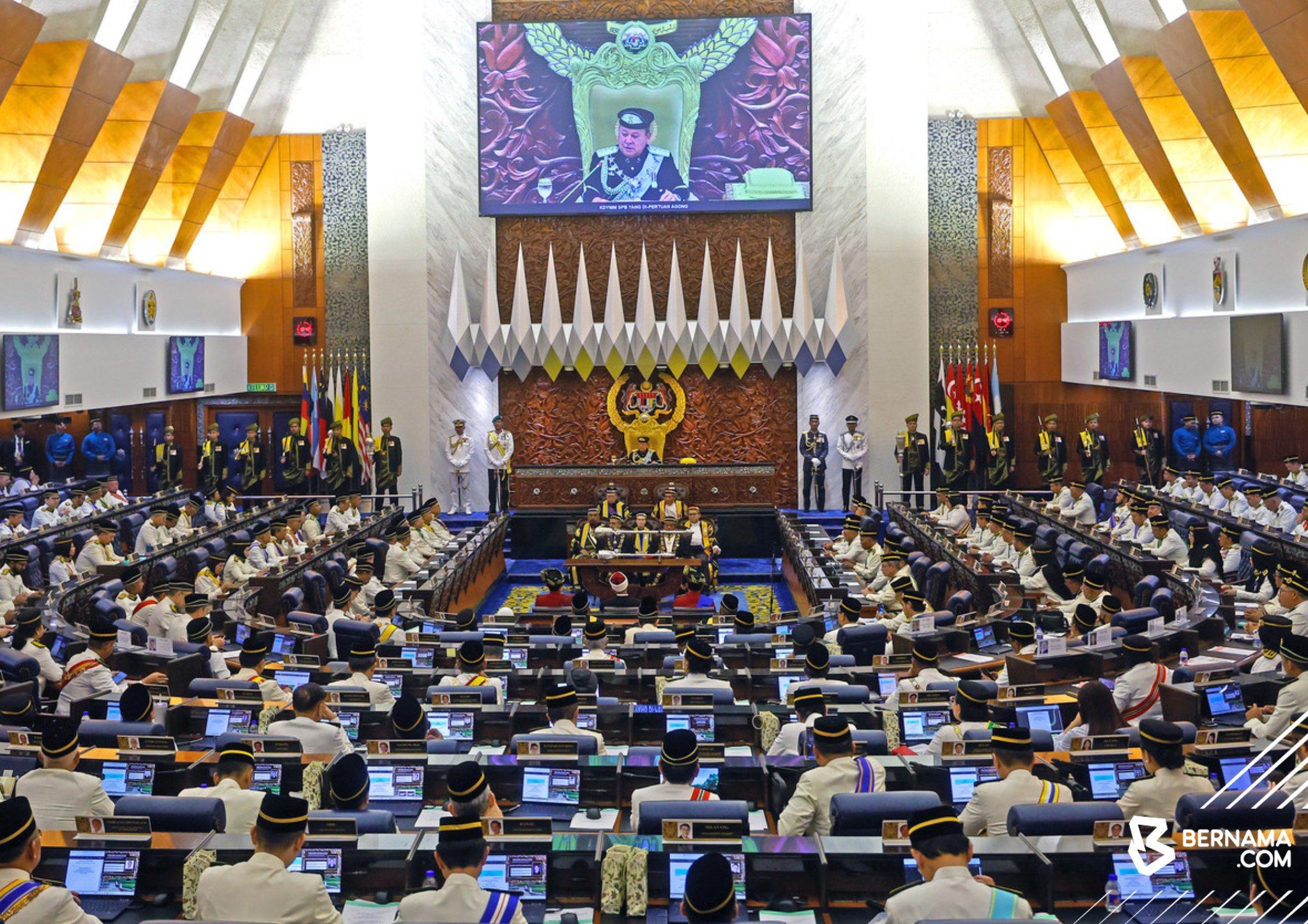 Agong ingatkan Ahli Parlimen elak hasutan politik cetus ketegangan wilayah