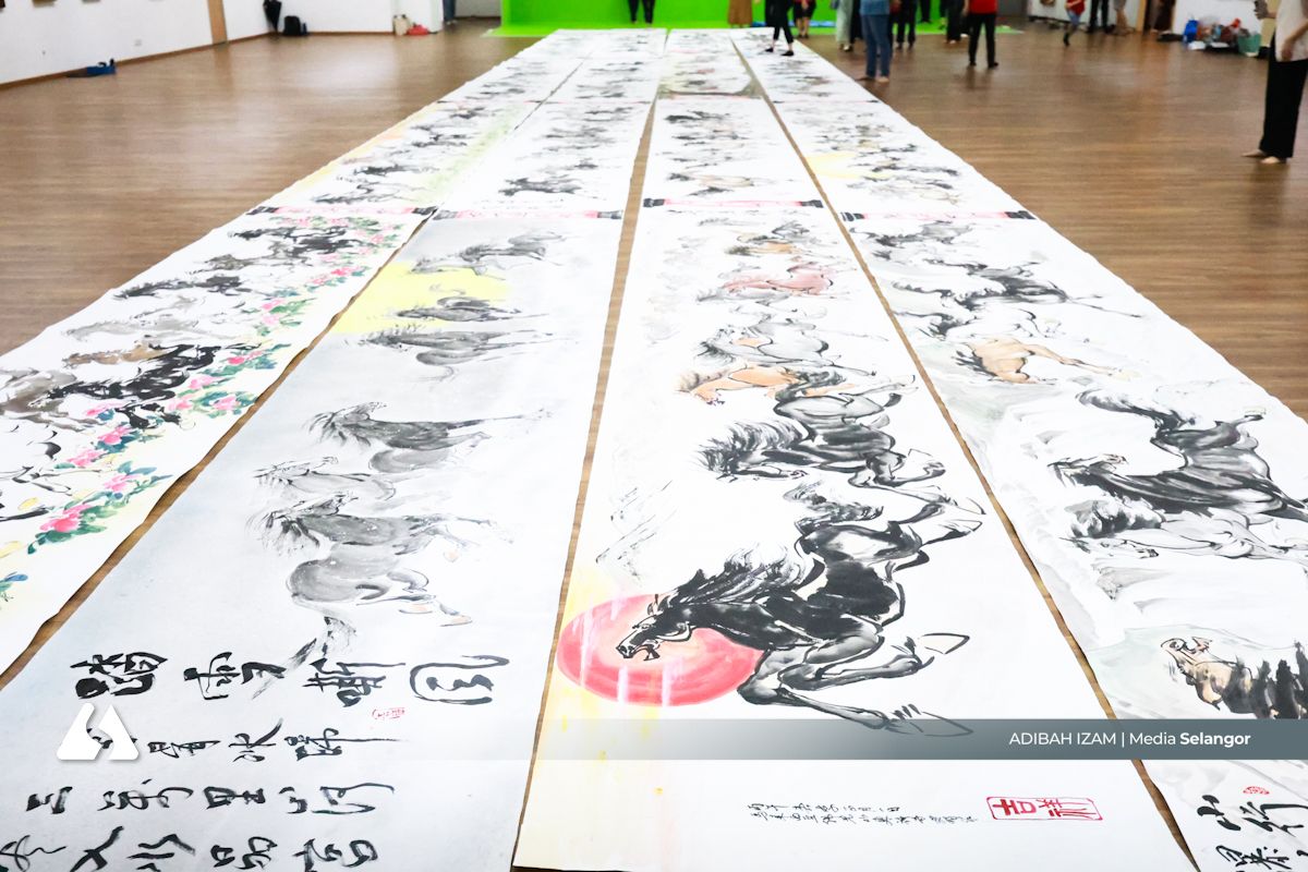 墨典中心再携艺友创作300尺马画长卷 延续生肖艺术生命力