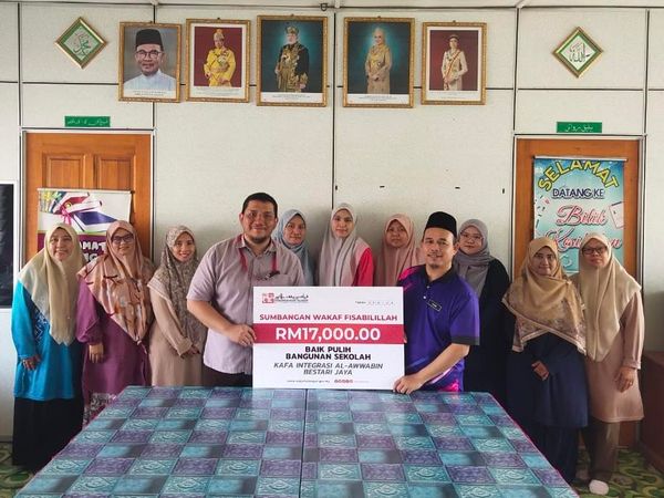 Perbadanan Wakaf Selangor salur sumbangan baik pulih sekolah