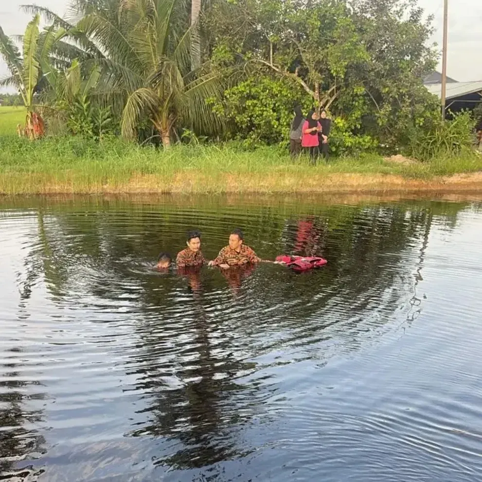 ஆண் உயிரிழப்பு, இளைஞர் மயக்கத்தில் கார் பள்ளத்தில் விழுந்தது