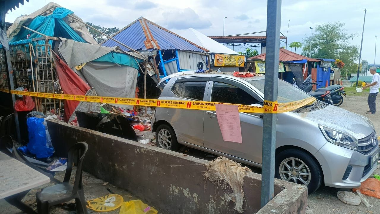 Letupan silinder gas: Tiga kenderaan, dua gerai rosak