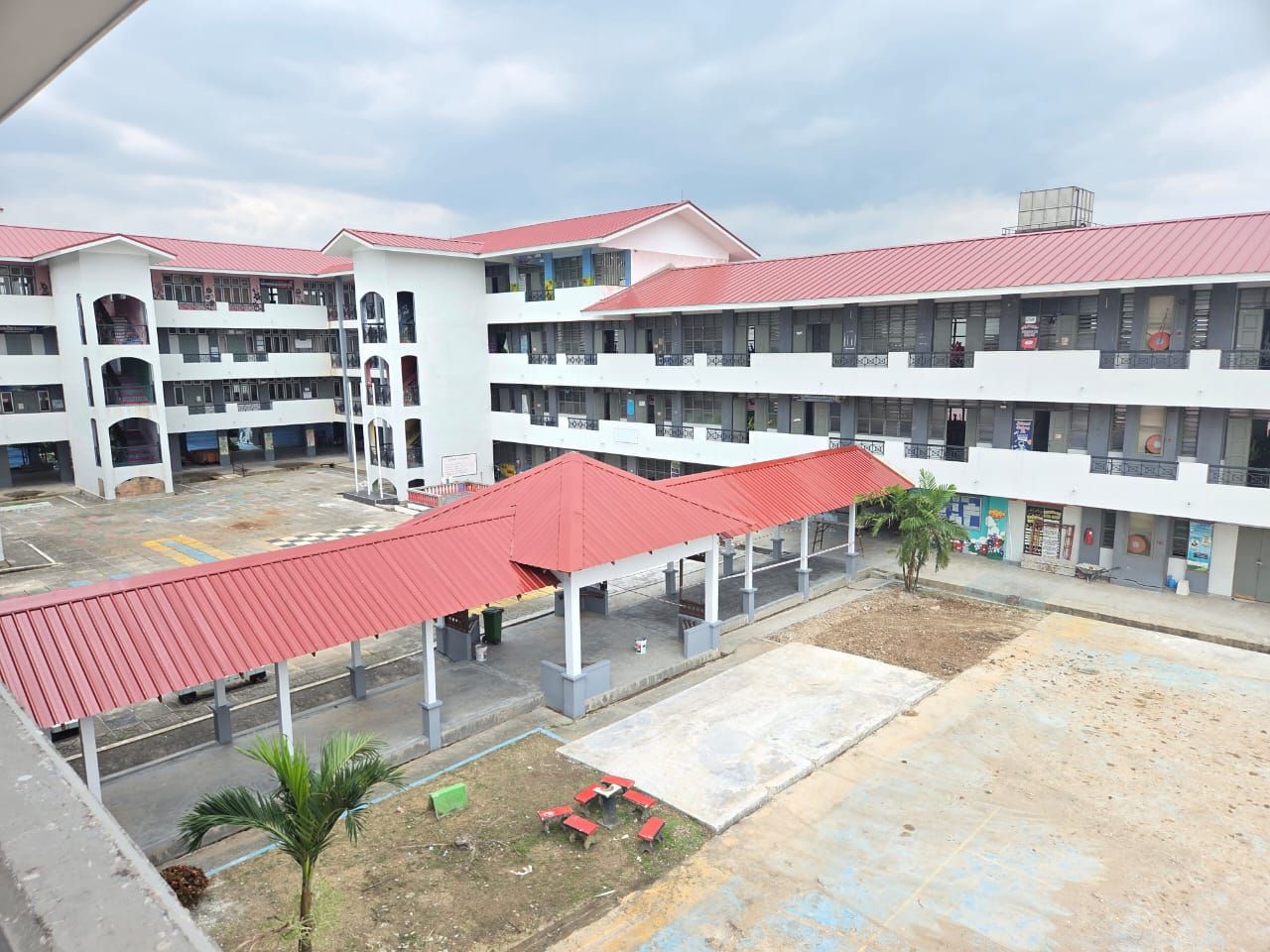 昔江港4学校受风灾摧毁  工程局：修复工程按时推进