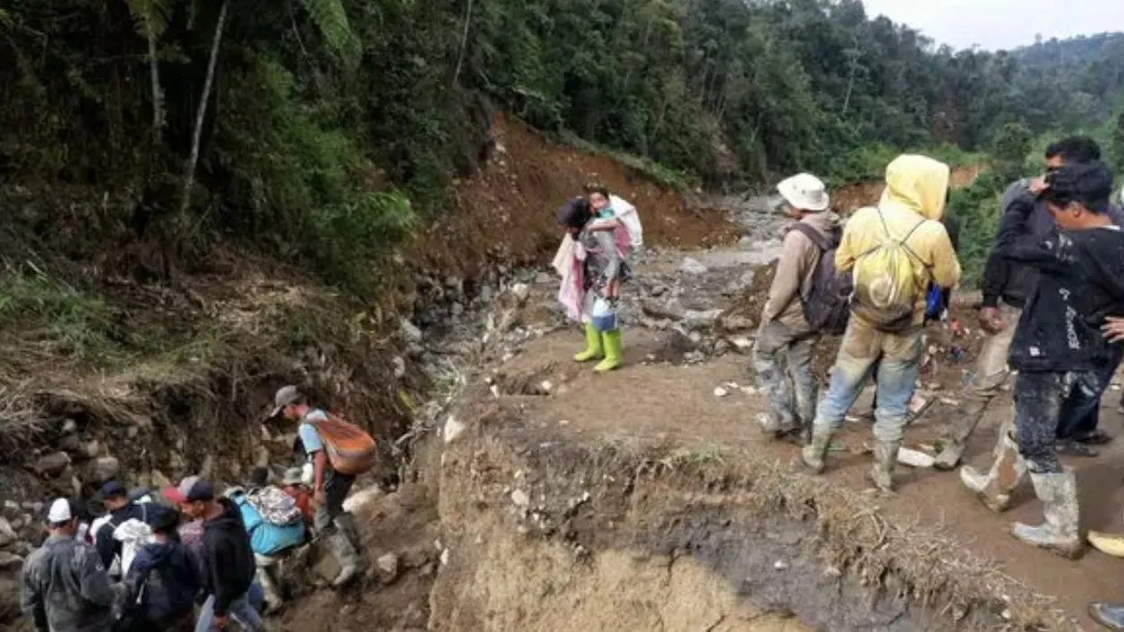 Tujuh maut, ratusan hilang dalam tragedi tanah runtuh di Bandung Barat