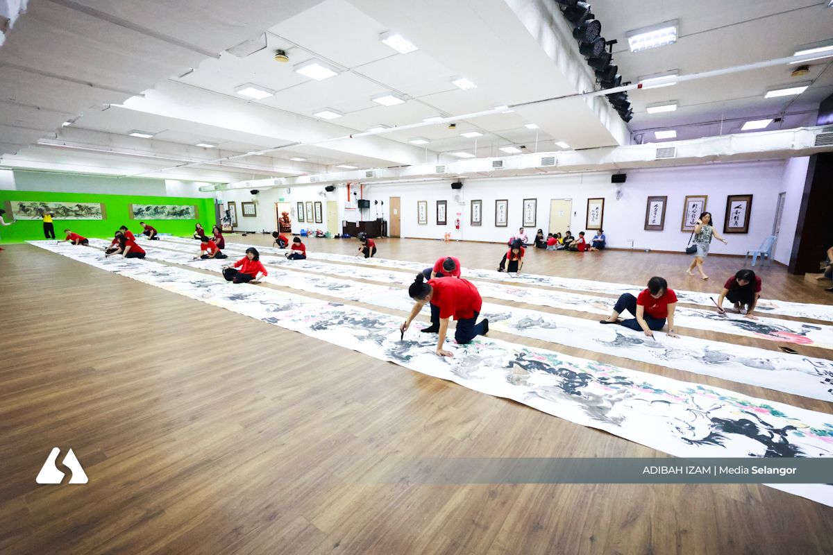 墨典中心再携艺友创作300尺马画长卷 延续生肖艺术生命力