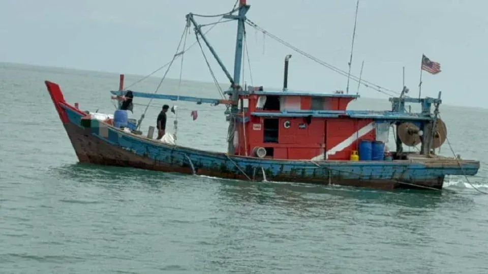 தஞ்சோங் காராங் கடல் பகுதியில் இரண்டு இந்தோனேசிய மீனவப் படகுகள் தடுத்து நிறுத்தம்