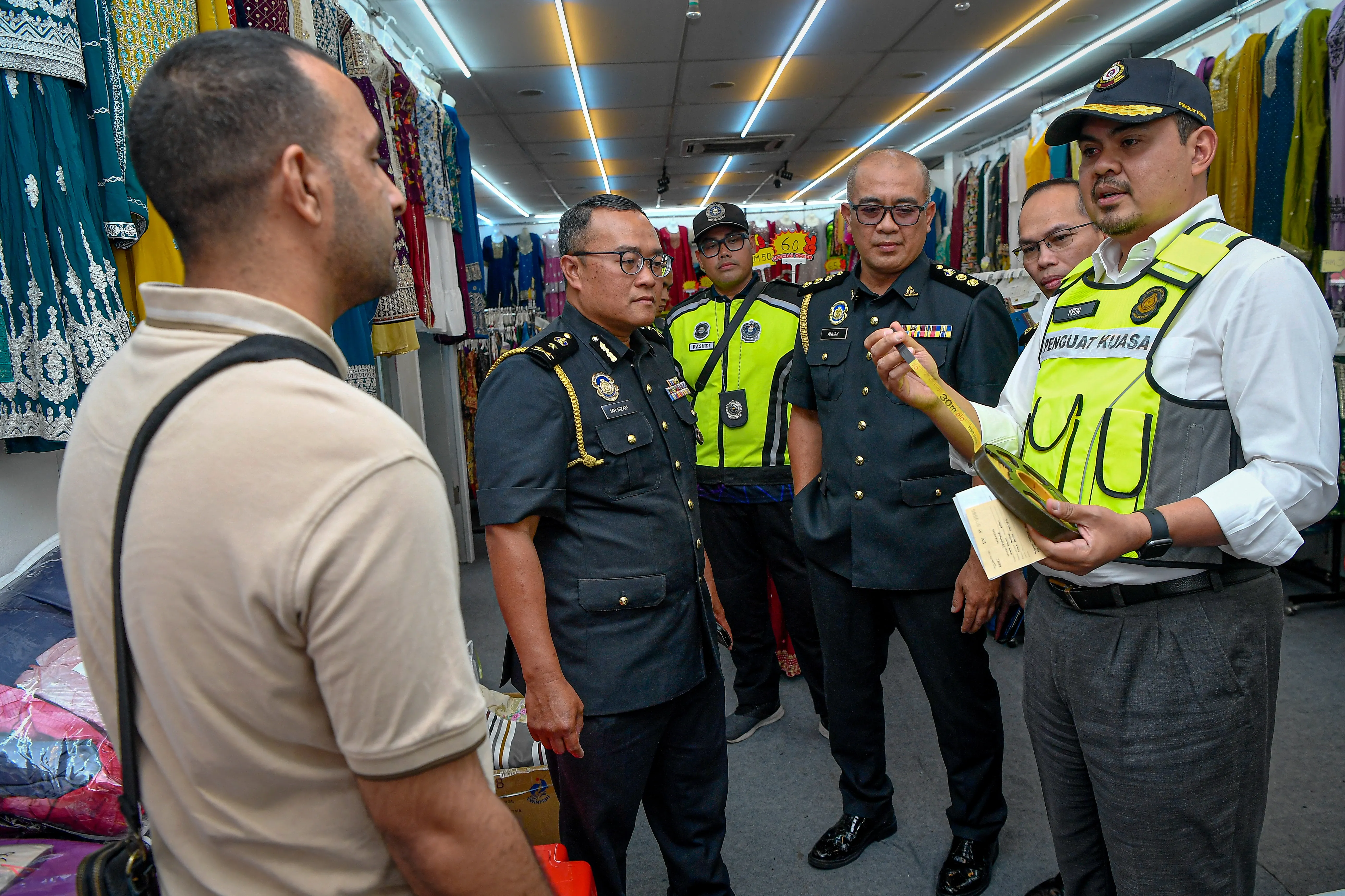 雪州内贸部去年开出1381罚单  罚款额近422万令吉