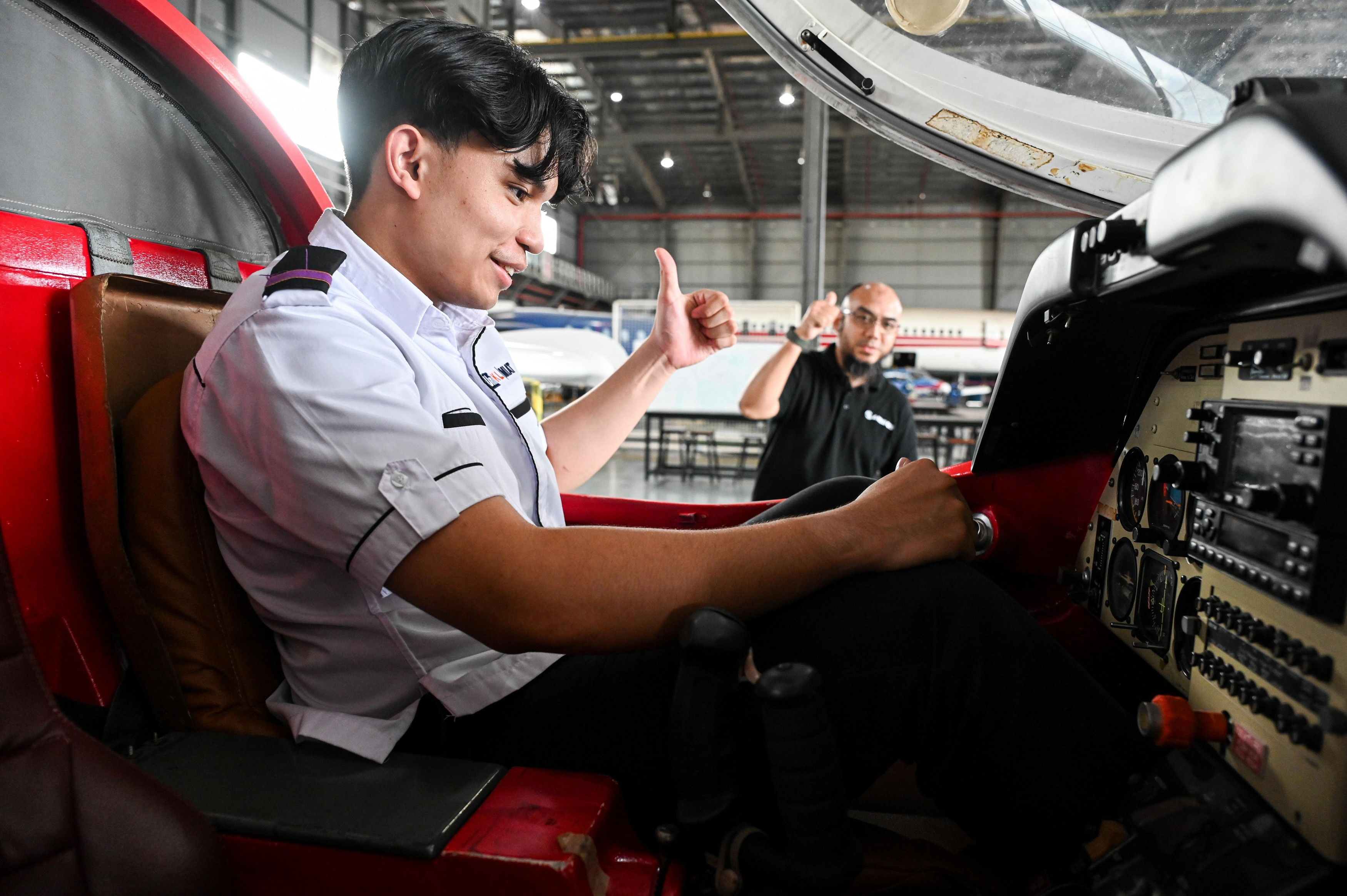 TVET buka laluan kerjaya tinggi: Dari juruteknik ke juruterbang AirAsia