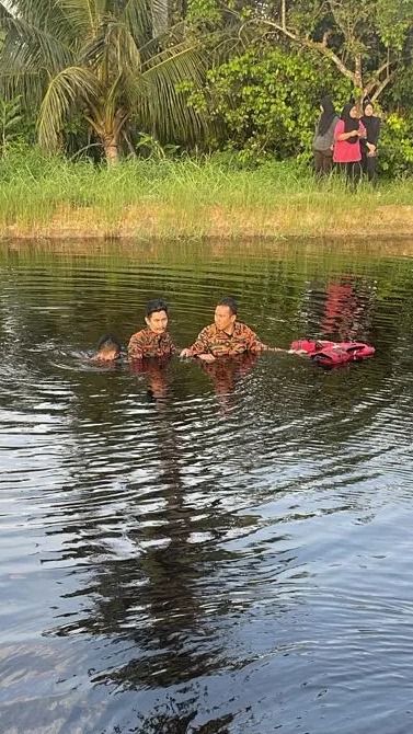 Lelaki maut, remaja tidak sedarkan diri kereta terjunam dalam parit