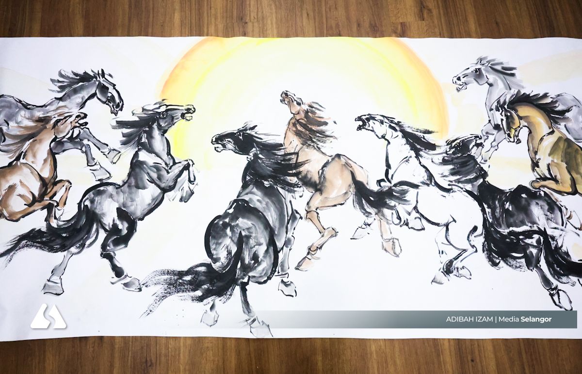 东禅寺携书画家绘成300尺马画长卷 寓意大马勇往直前迎丙午马年