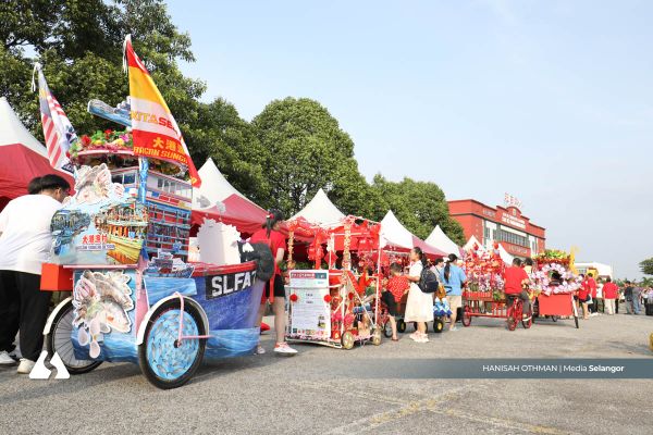 【新村玩+ 】36辆创意花车竞艳 仁嘉隆新村问鼎金奖宝座