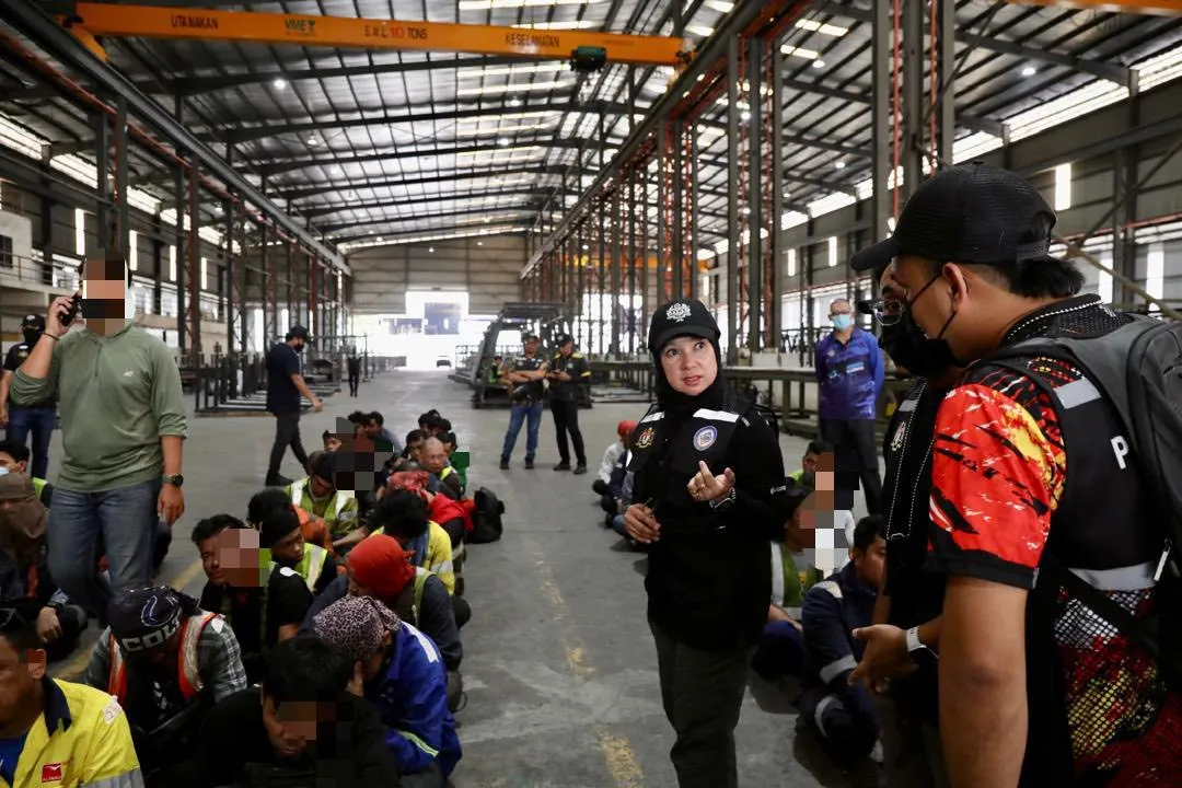 52 PATI ditahan guna MyKad palsu, milik orang lain untuk kerja di kilang