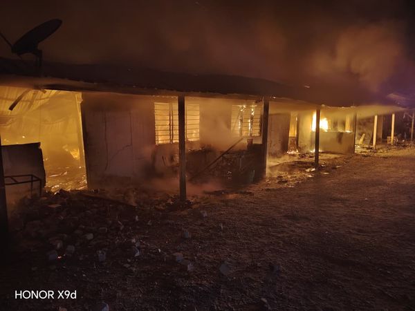 பந்திங்கில் மூன்று வீடுகள் தீக்கிரை: மூன்று வயது சிறுவன் உடல் கருகிப் பலி