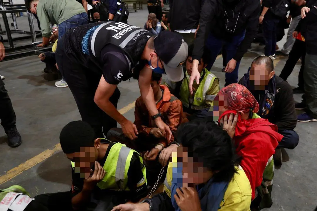 52 PATI ditahan guna MyKad palsu, milik orang lain untuk kerja di kilang