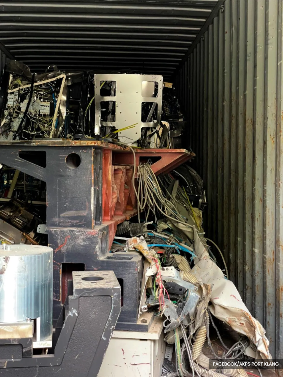 巴生西港9集装箱 起获电子垃圾违禁品