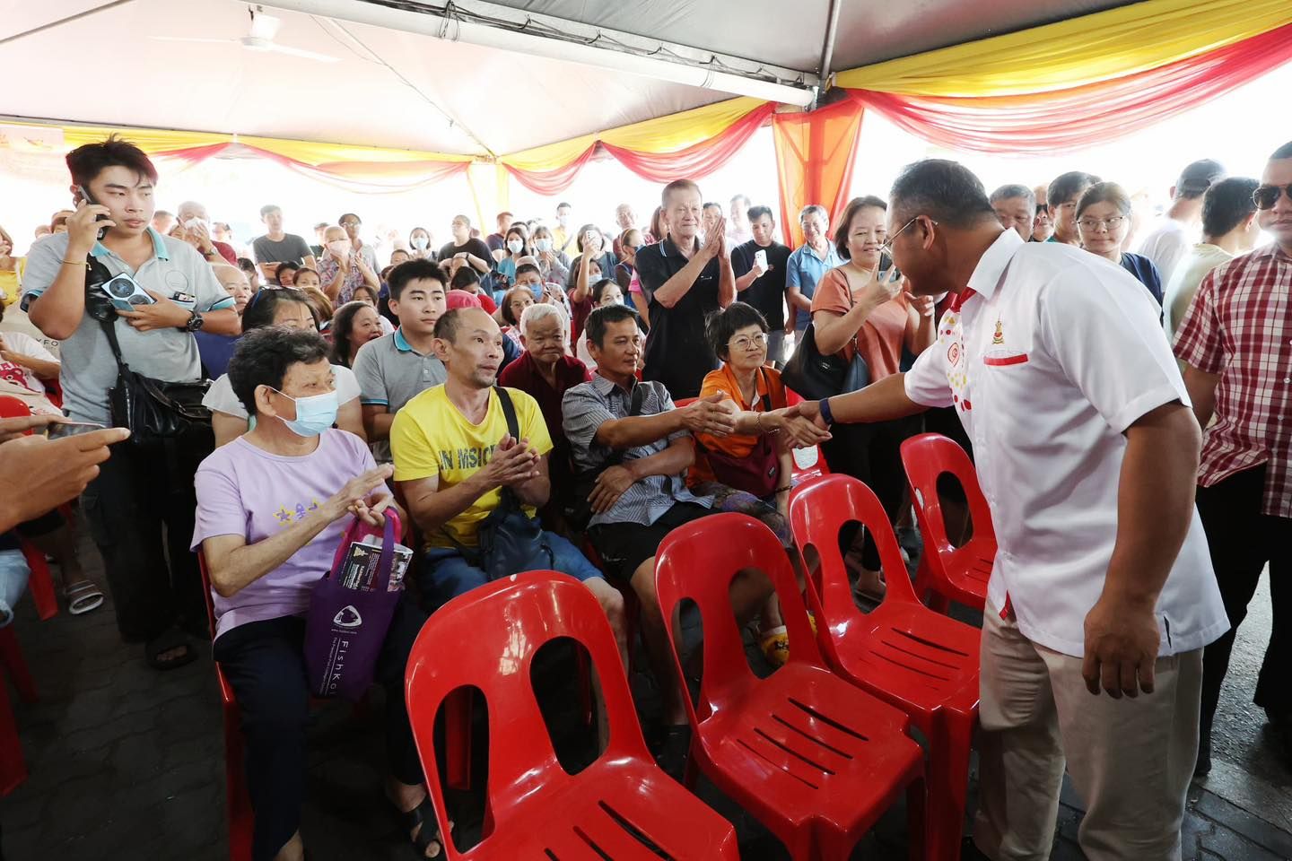 阿米鲁丁派新春购物券 双溪杜亚区逾400华裔受惠