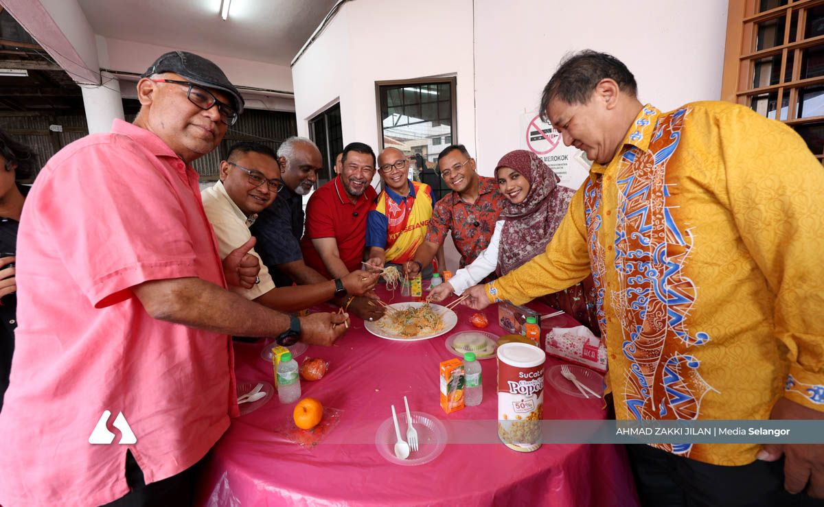 MB luang masa ziarah rakan aktivis sempena Tahun Baharu Cina