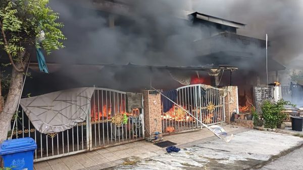 Tiga rumah musnah 98 peratus dalam kebakaran di Bandar Baru Sungai Buloh