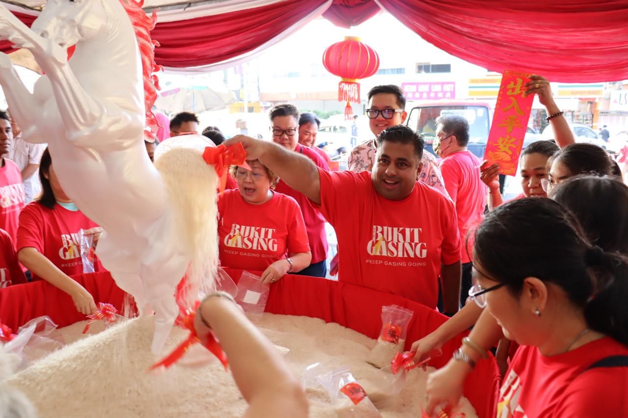 武吉加星首办“集百家米”   春节分发1800公斤白米