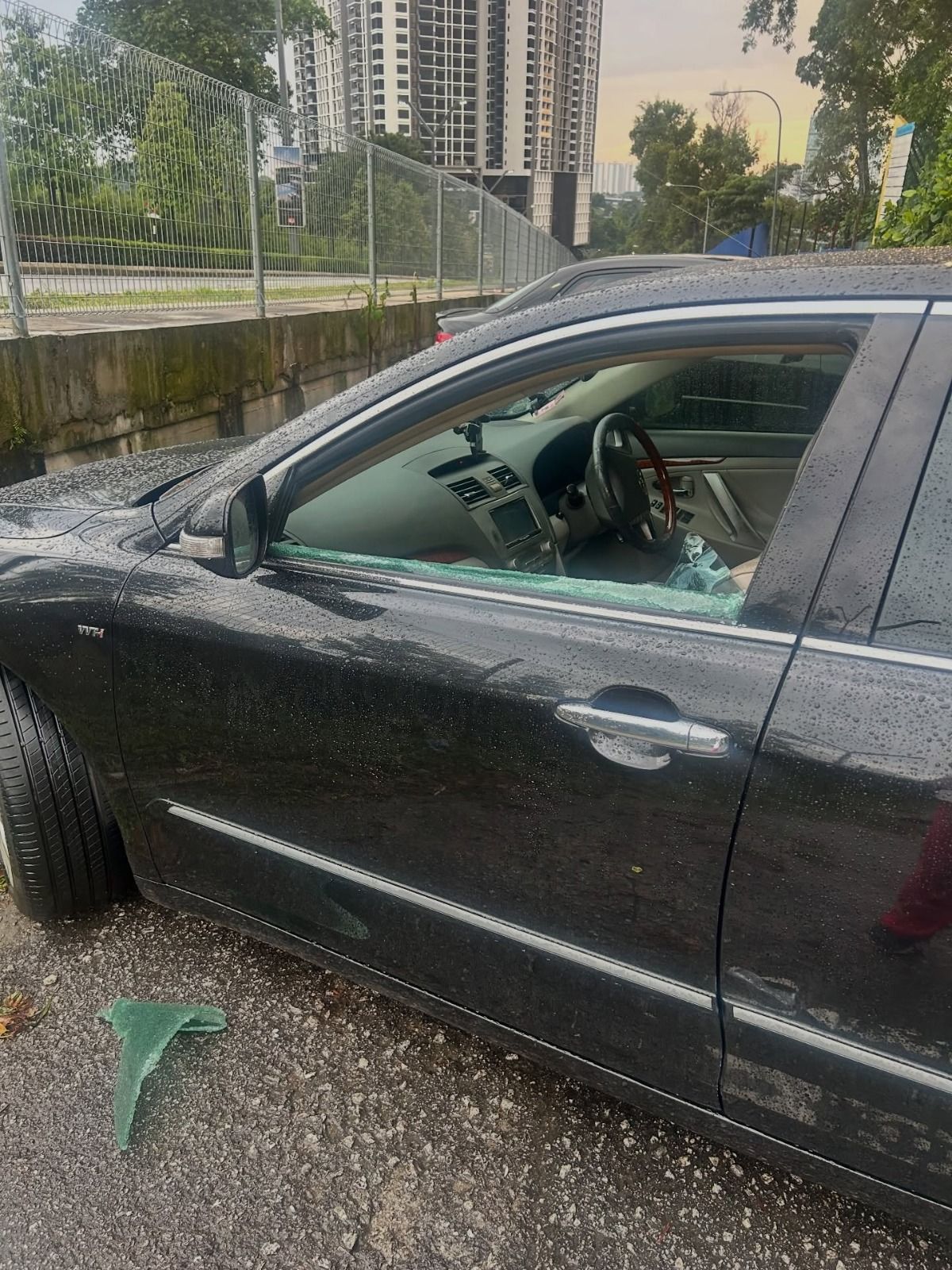 郭素沁轿车被爆镜行窃 警方提取3指纹追查嫌犯