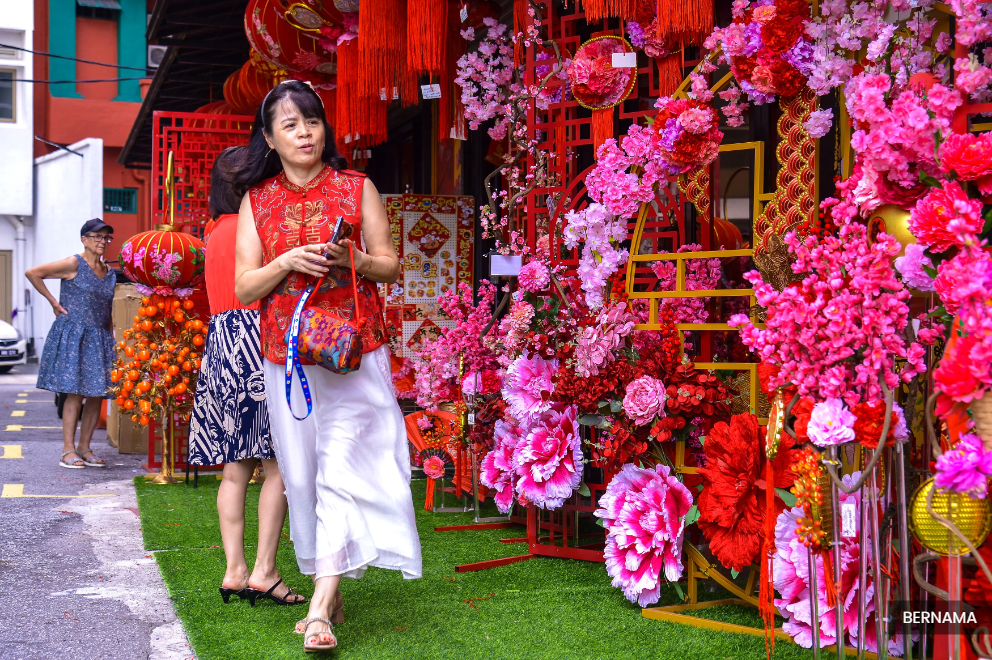 Last-minute CNY preparations enliven capital
