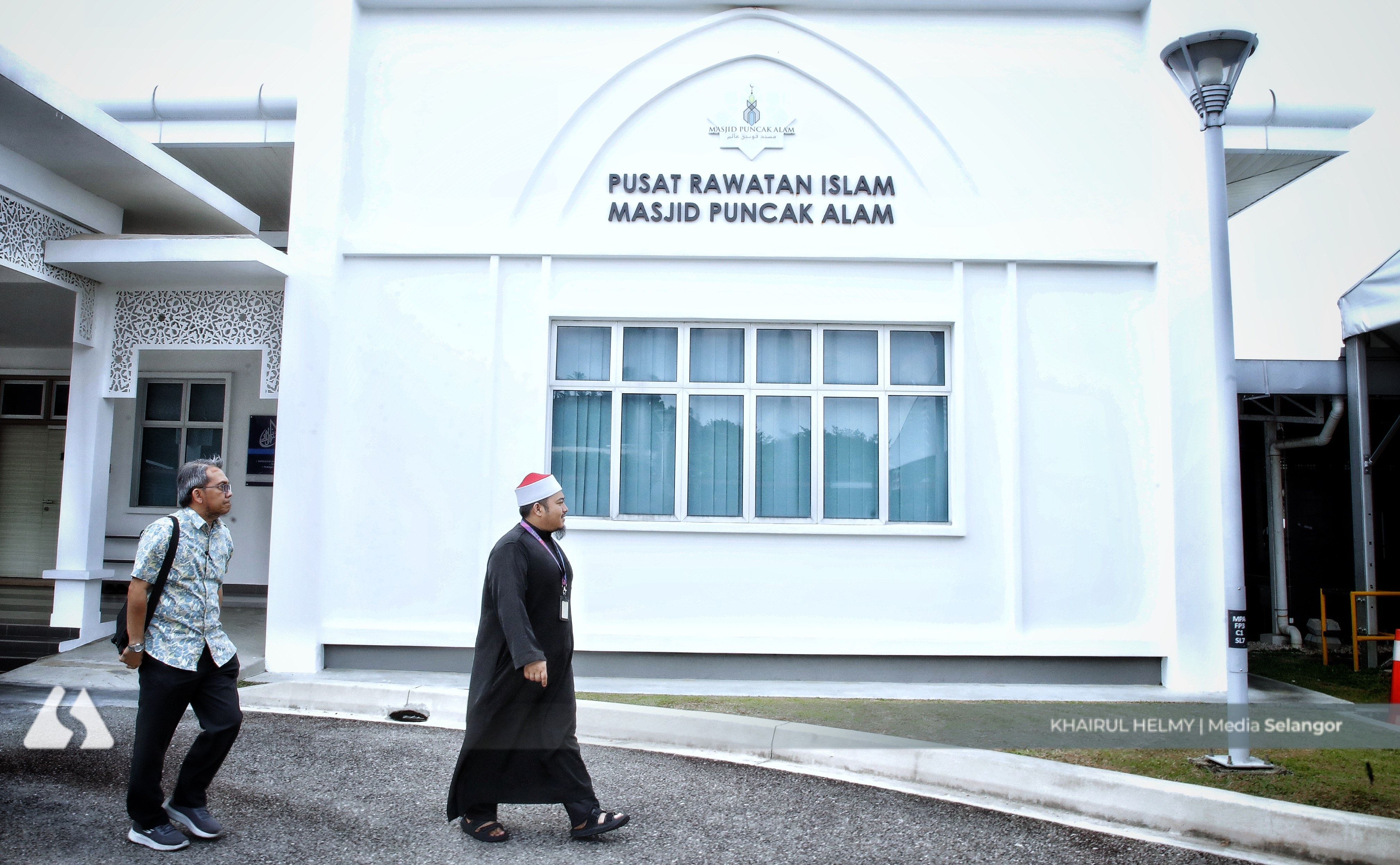 Mencari damai di masjid