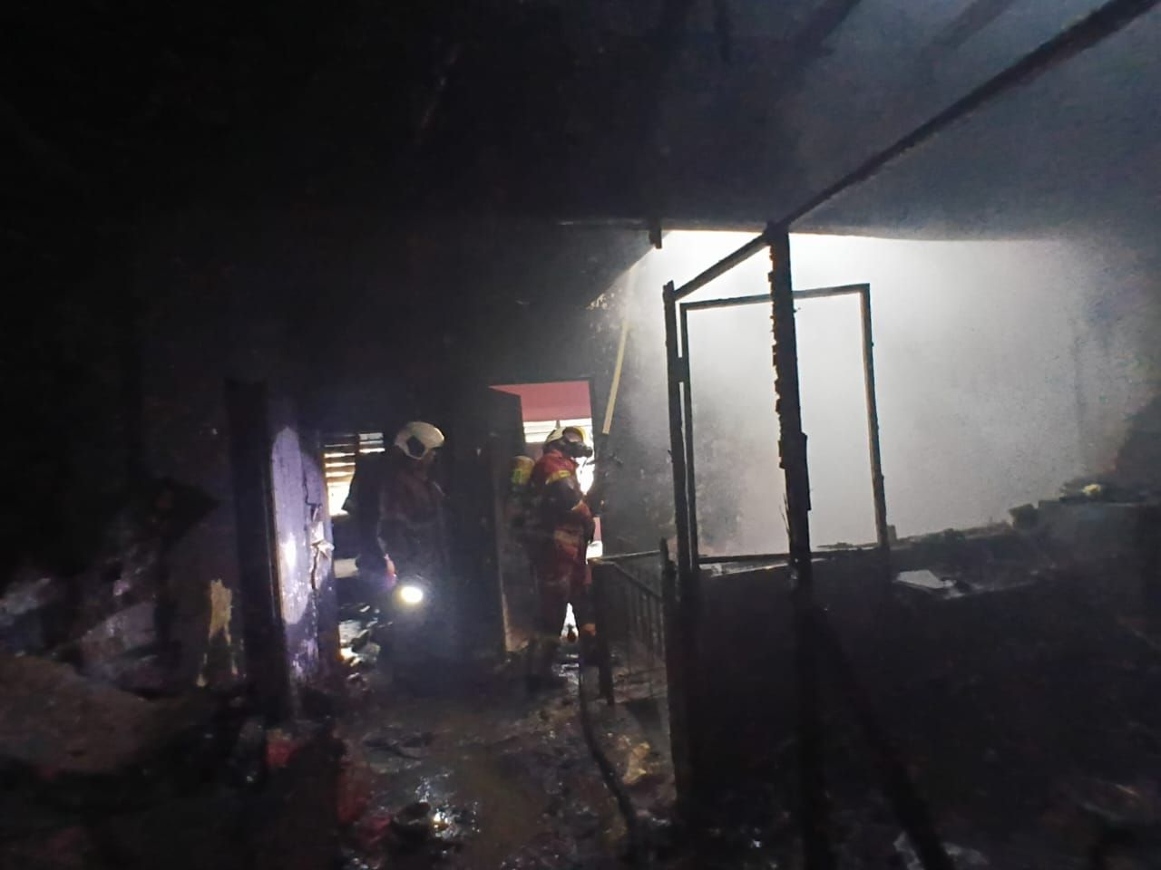 Suami isteri warga asing terselamat dalam kebakaran rumah