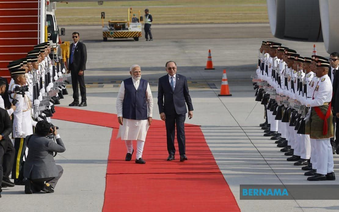 安华亲赴机场迎接 莫迪抵马展开官访
