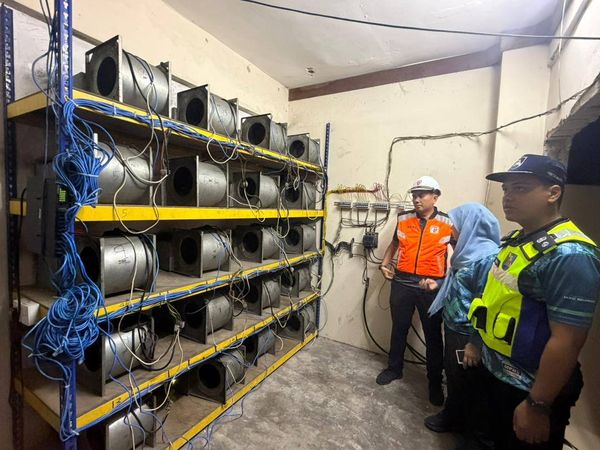 Perlombongan Bitcoin haram: Lima premis diserbu di Bukit Beruntung