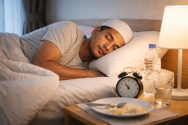 Tidur selepas sahur: Pakar jelaskan risiko dan cara rehat lebih selamat