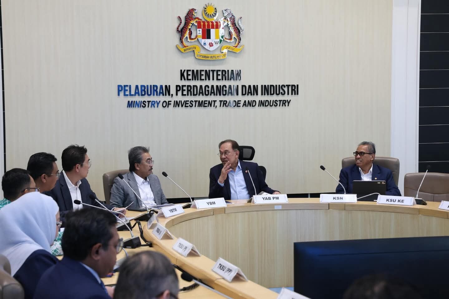 贸工部高层与首相开会   商外资流入与外劳课题