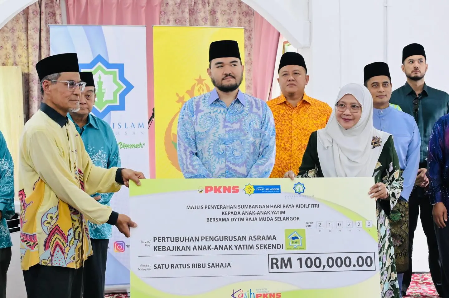 Raja Muda Selangor santuni 25 anak yatim, PKNS sumbang RM100,000 bina dewan
