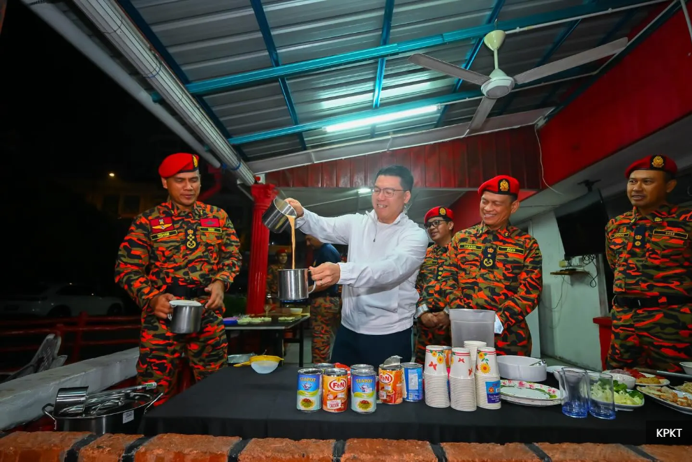 倪可敏下厨准备食物 与“烈火英雄”一同封斋